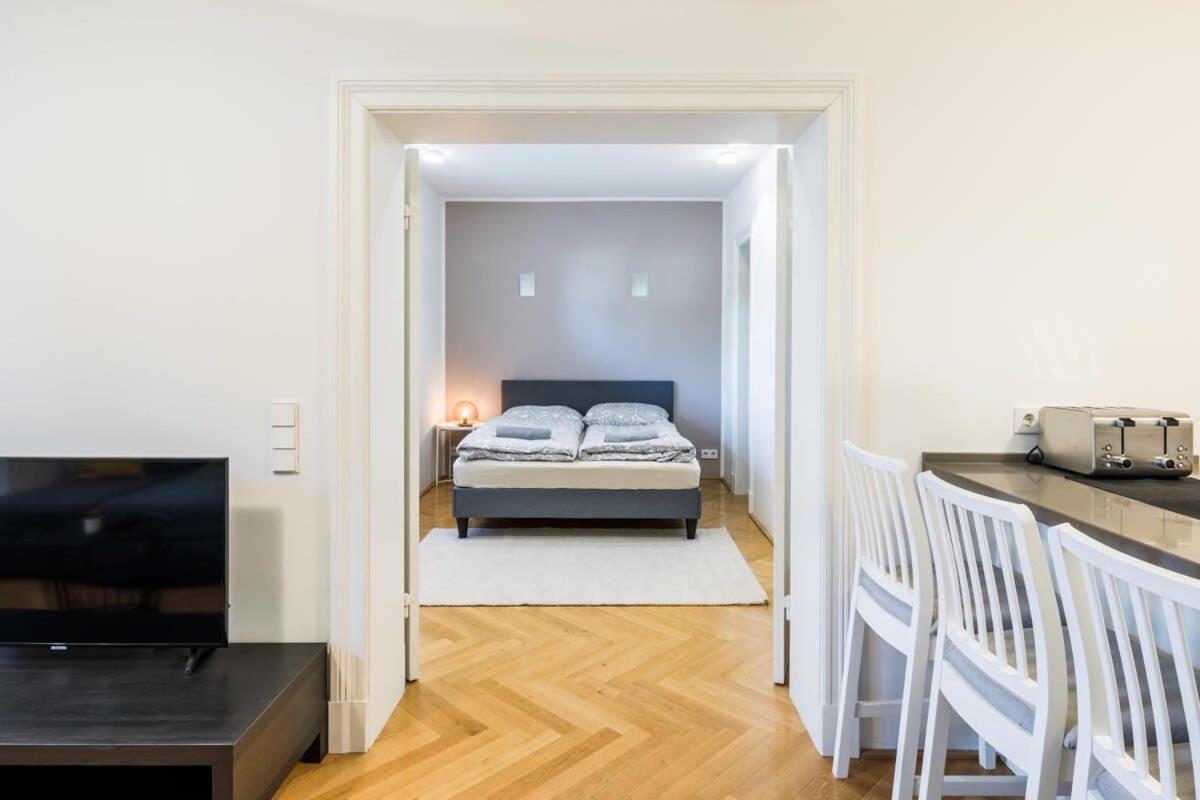 Modern Apartment Near Aussenalster Hamburgo Exterior foto
