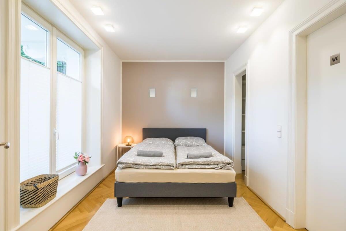Modern Apartment Near Aussenalster Hamburgo Exterior foto