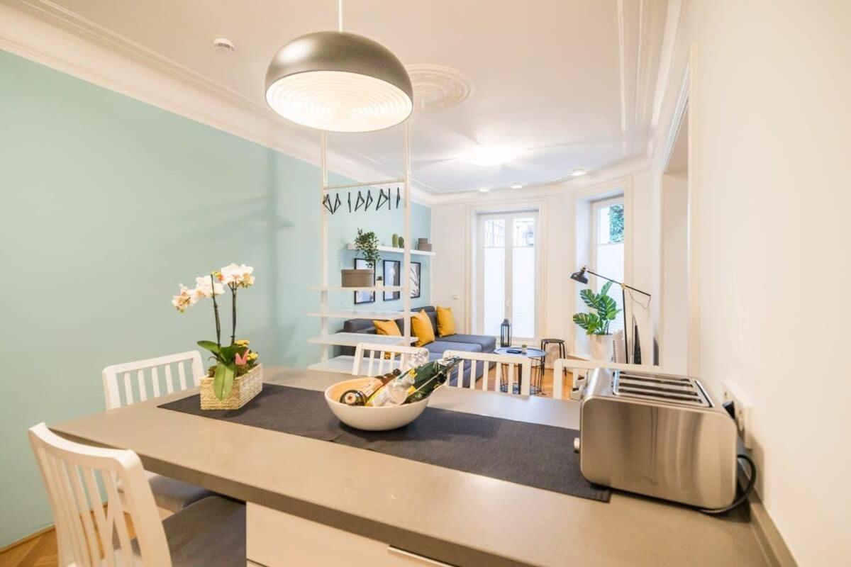 Modern Apartment Near Aussenalster Hamburgo Exterior foto