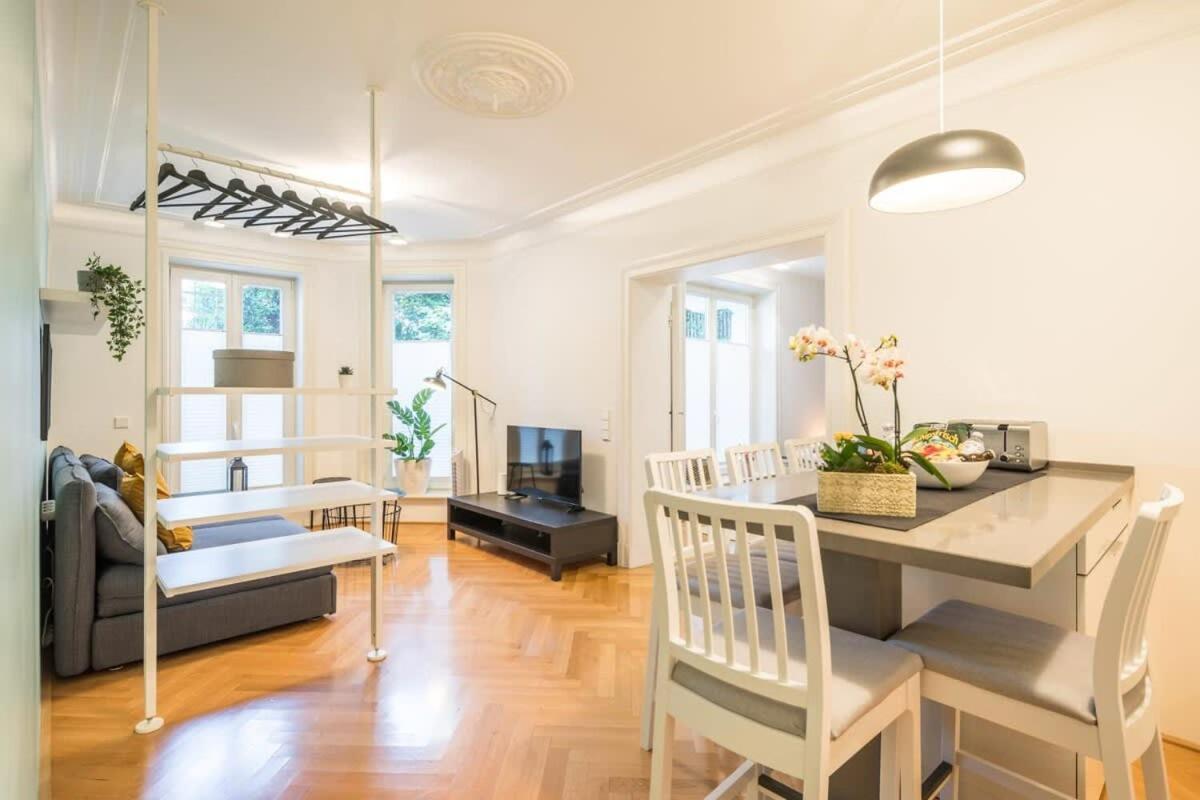 Modern Apartment Near Aussenalster Hamburgo Exterior foto