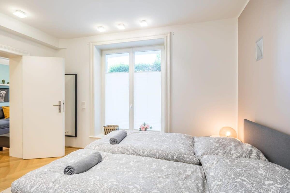 Modern Apartment Near Aussenalster Hamburgo Exterior foto