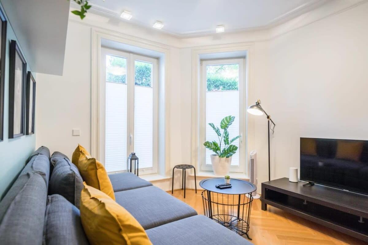 Modern Apartment Near Aussenalster Hamburgo Exterior foto