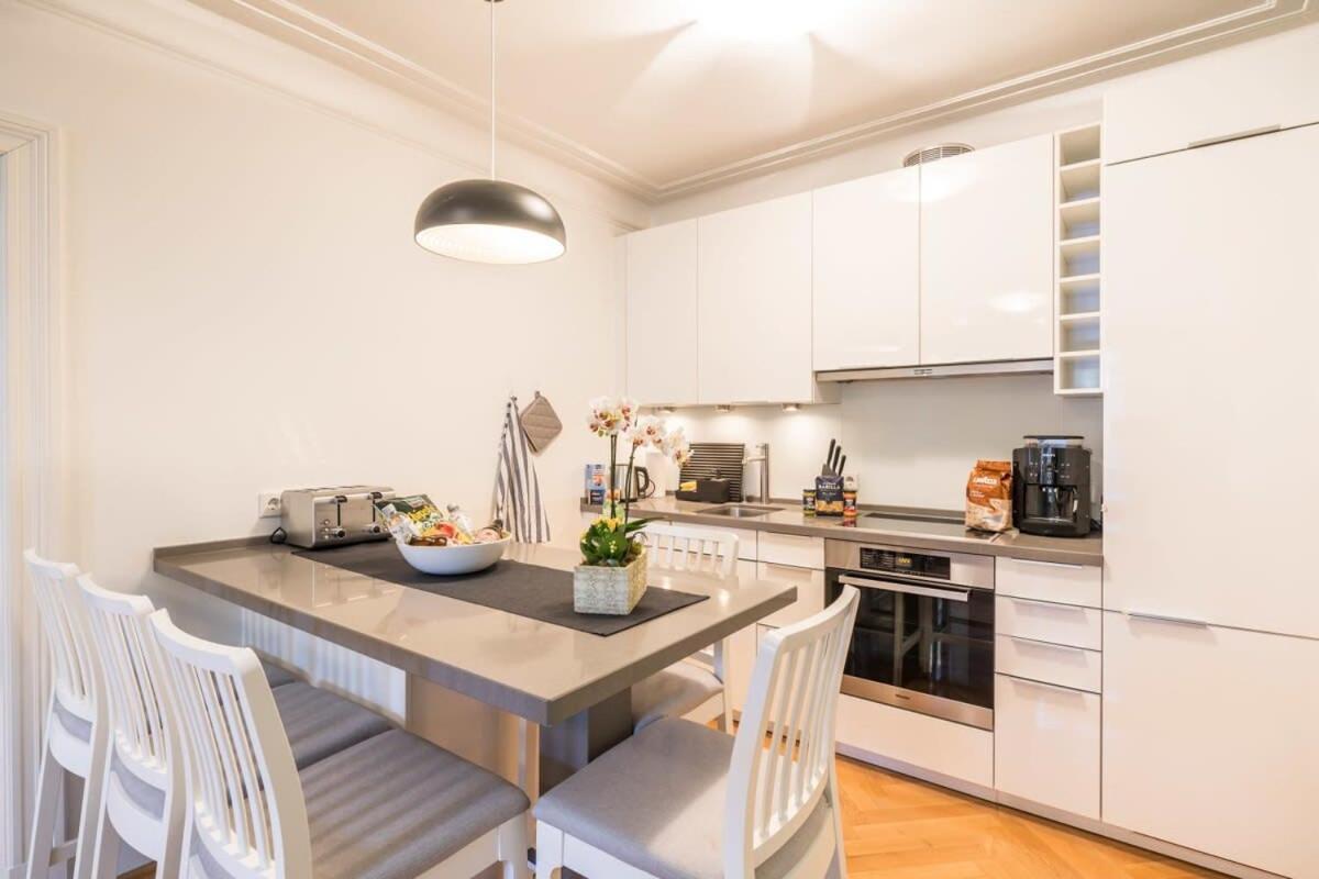 Modern Apartment Near Aussenalster Hamburgo Exterior foto