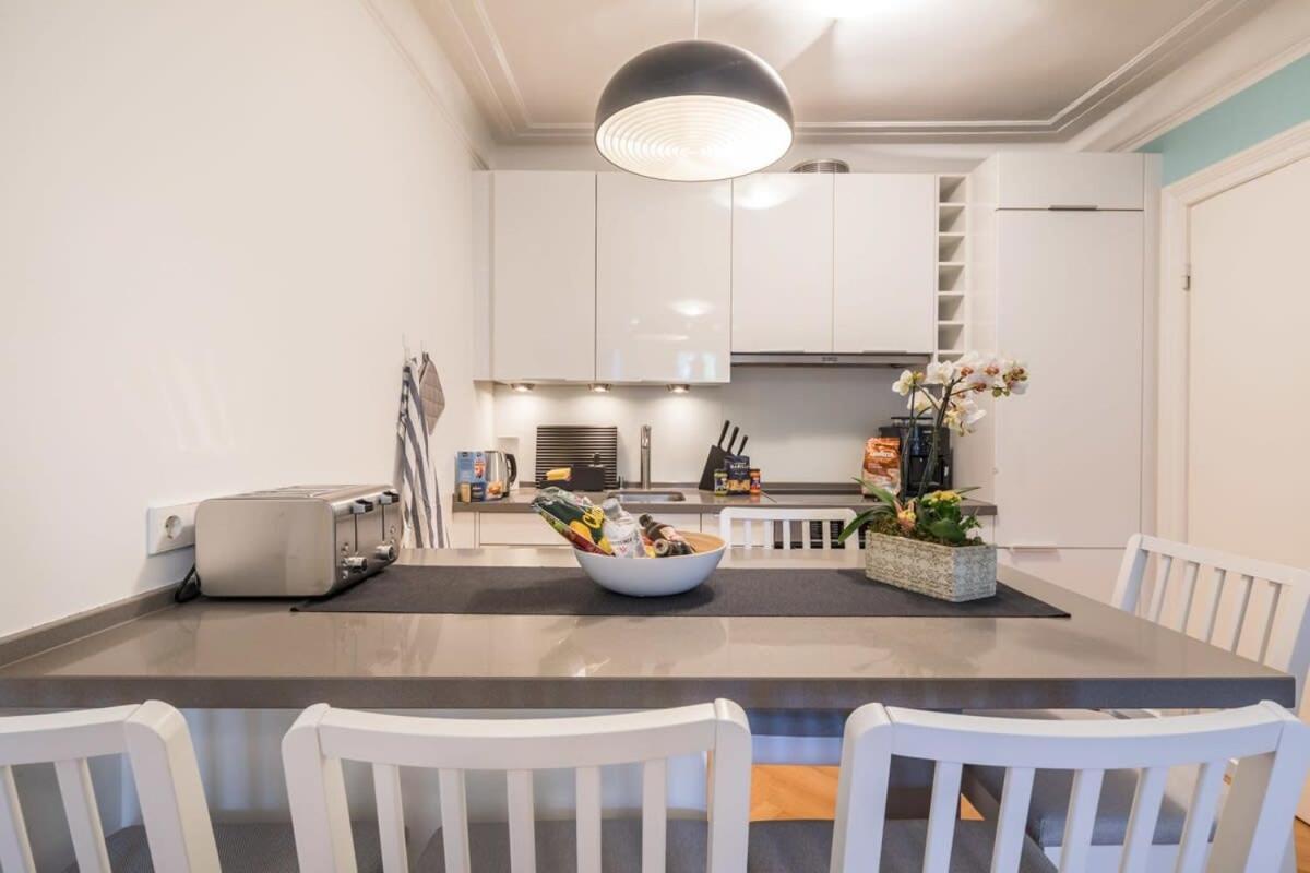 Modern Apartment Near Aussenalster Hamburgo Exterior foto